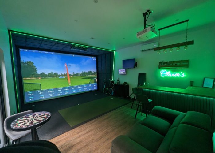 Four-Oaks-Golf-Simulator-Bar-Darts-Garden-Room-July-2025 (15)